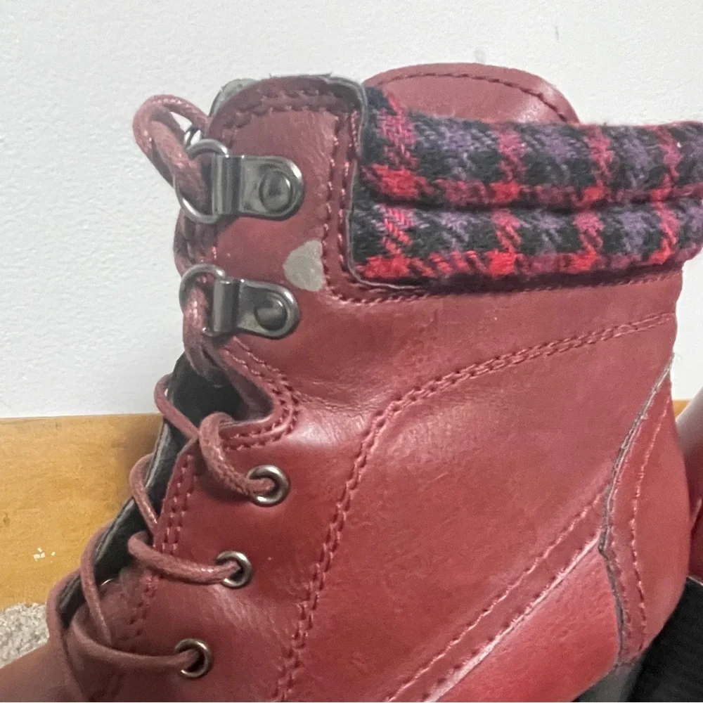 Dolce by Mojo Moxy WitchyFaux‎ leather Red-burgundy ankle boot Whimsigoth Size 8